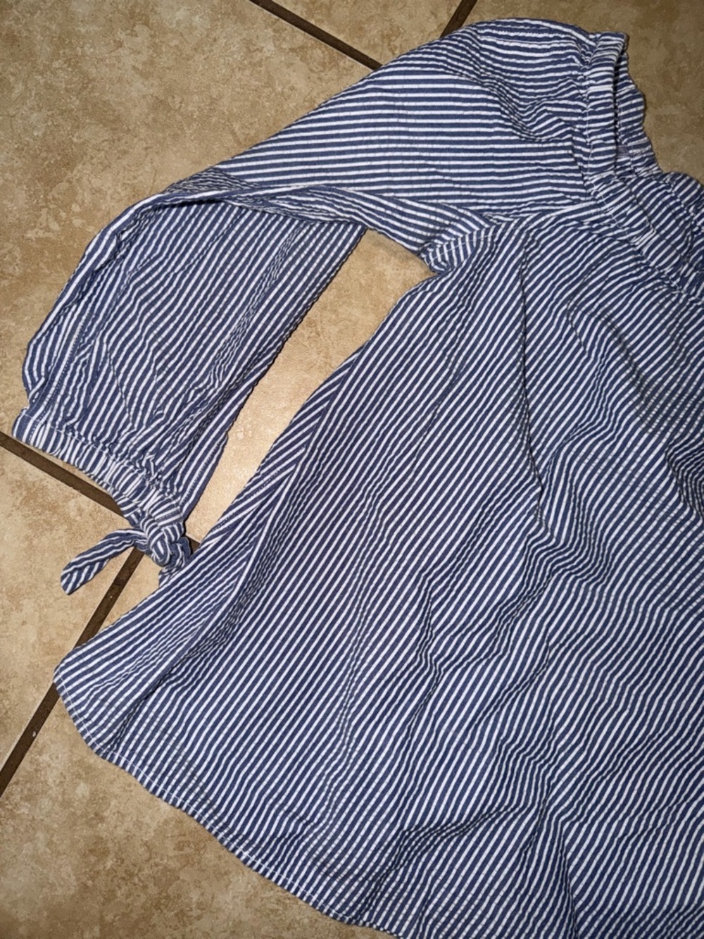 vineyard Vines Seersucker Off-the-shoulder top Size 8 - Picture 2 of 4